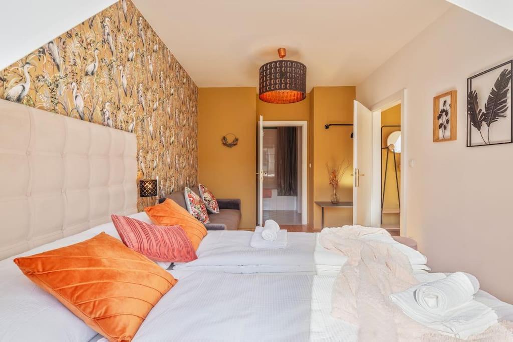Dry Flower Apt. / 2br. / Rooftop / New * Wenen